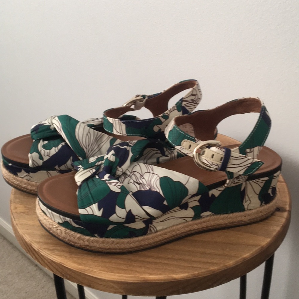 Naturalizer platform wedge